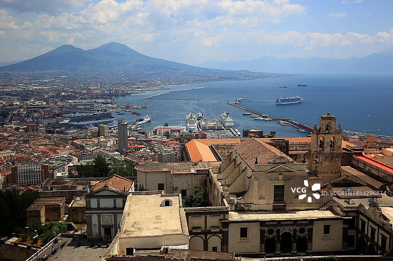 从圣埃尔莫城堡俯瞰那不勒斯图片素材