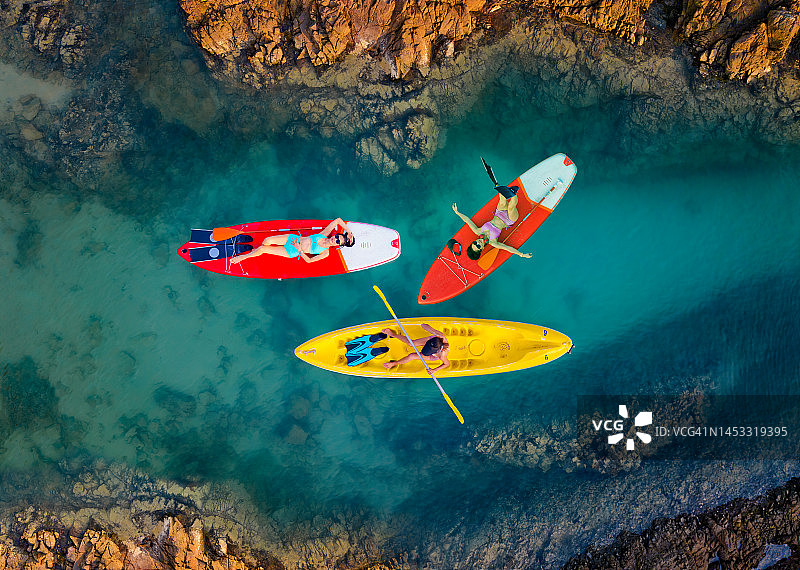 通往铺设地面的道路图片素材