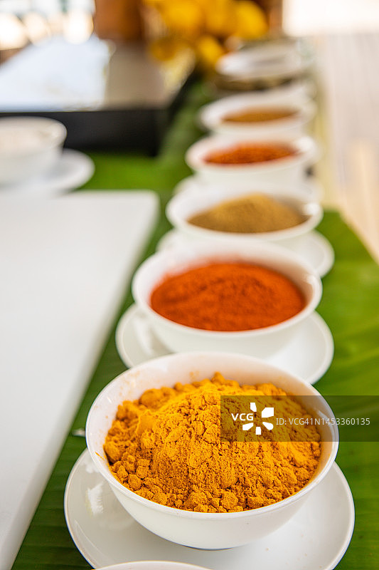 烹饪课上的碗装亚洲香料图片素材