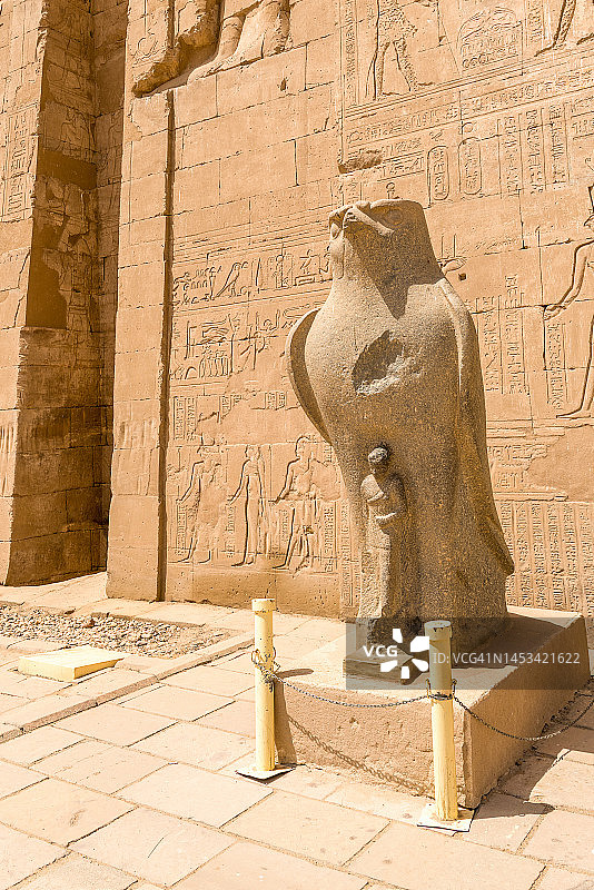 埃及埃德富的荷鲁斯雕像图片素材