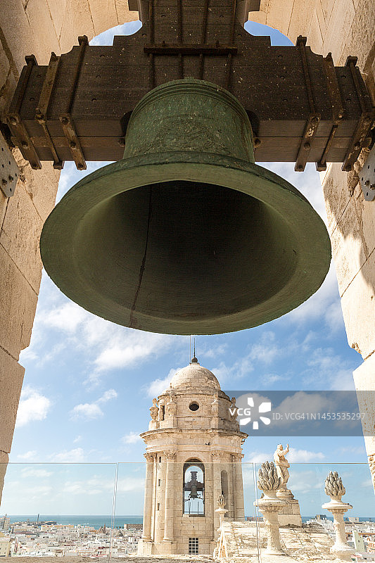 加的斯大教堂的钟和塔特写图片素材