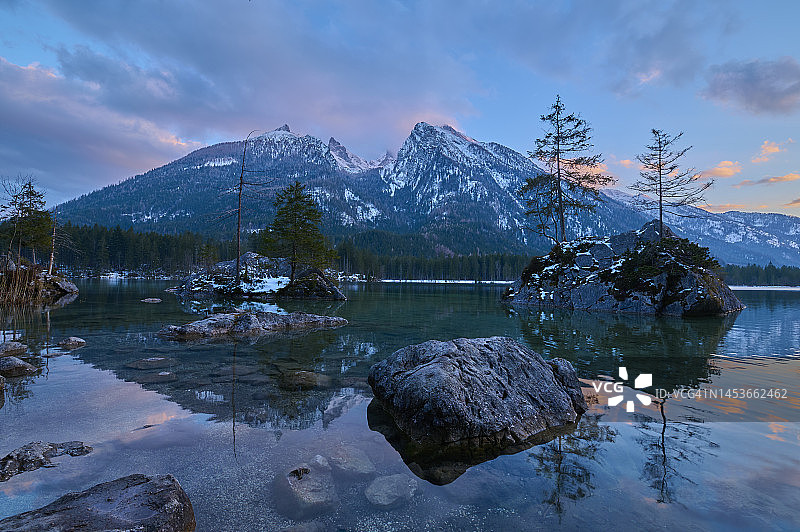 德国贝希特斯加登国家公园日落时分的辛特湖图片素材