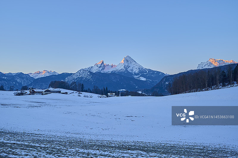 冬季瓦茨曼山：贝希特斯加登国家公园，德国巴伐利亚州图片素材