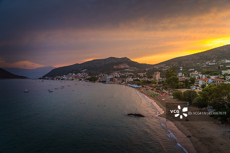 日落时分希腊伯罗奔尼撒托洛海滨度假胜地图片素材