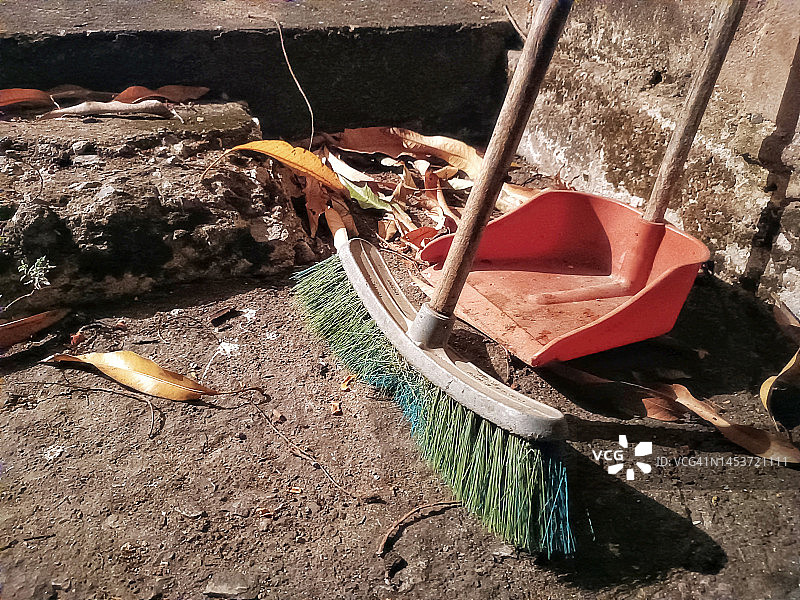 簸箕与扫帚图片素材