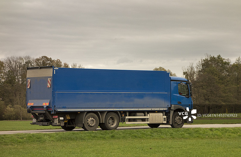 运货卡车配送货物图片素材