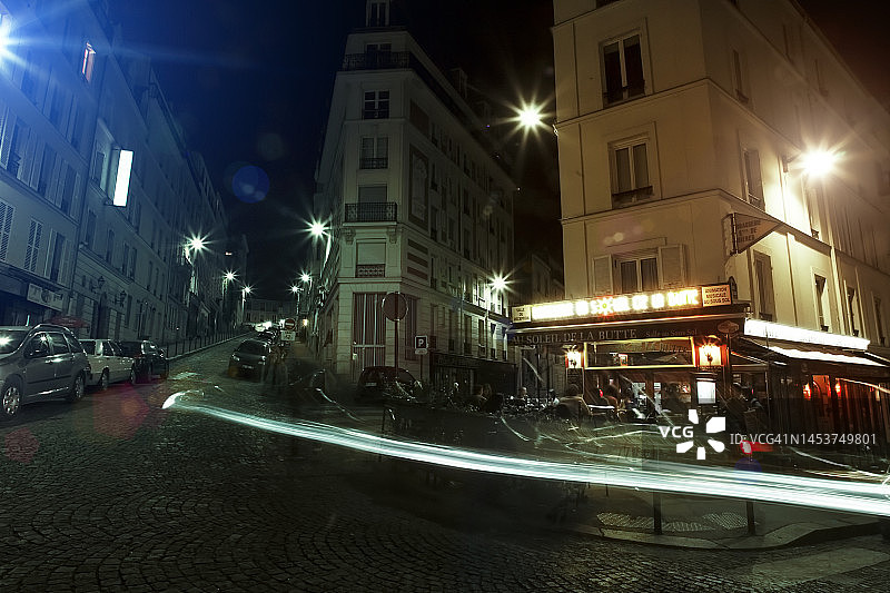 巴黎蒙马特街头夜生活图片素材