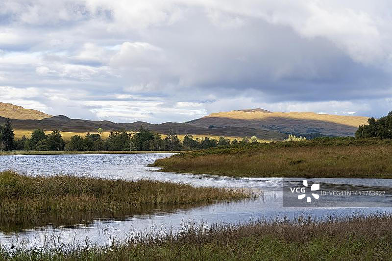 苏格兰高地格伦科谷的洛赫图拉湖图片素材