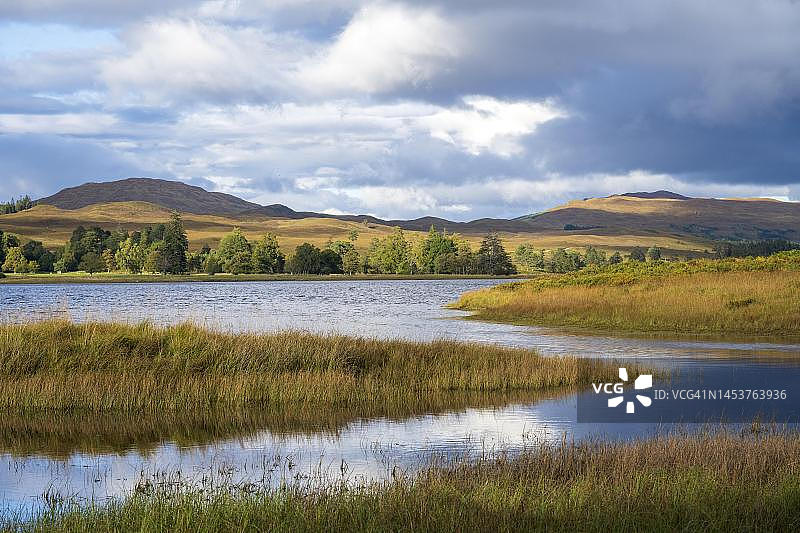 苏格兰高地格伦科谷的洛赫图拉湖图片素材