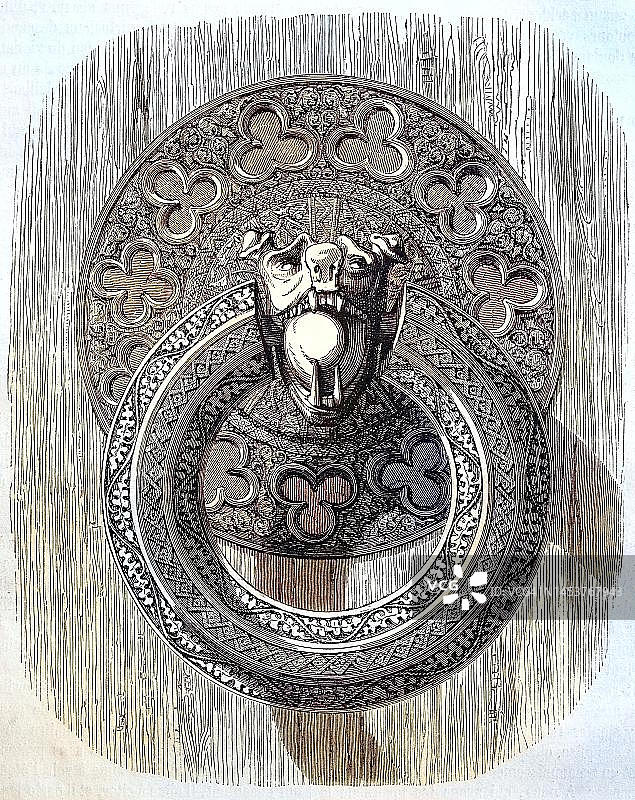 布尔日大教堂的精雕细琢铁环门把手图片素材