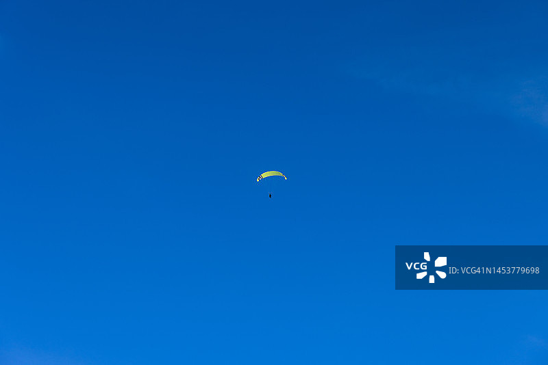 滑翔伞飞行员图片素材