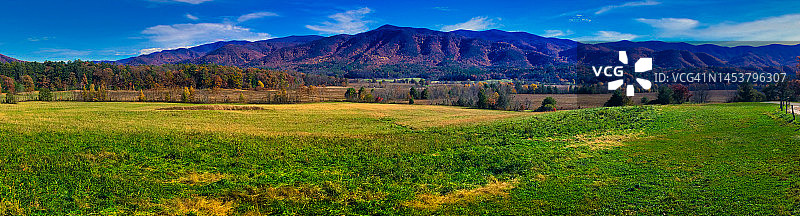 雾山国家公园的山谷和群山图片素材