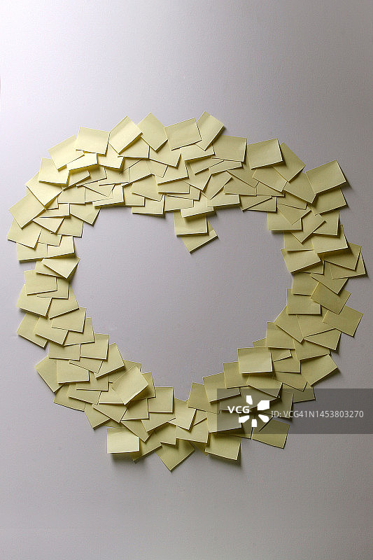 便签纸心形静物图片素材