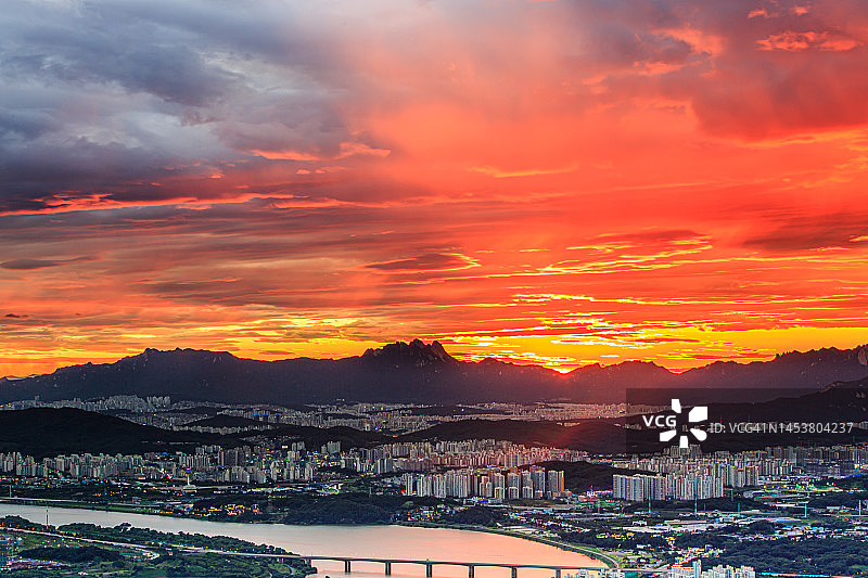 京畿道南杨州市的夜峰山日落图片素材