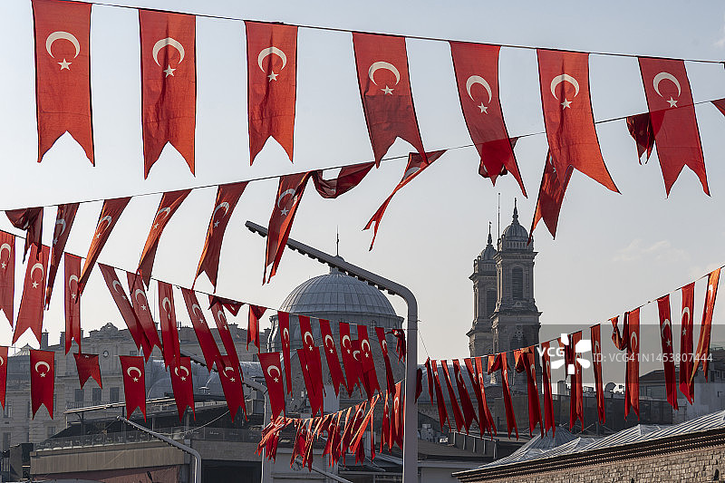 土耳其伊斯坦布尔贝伊奥卢区的塔克西姆广场图片素材