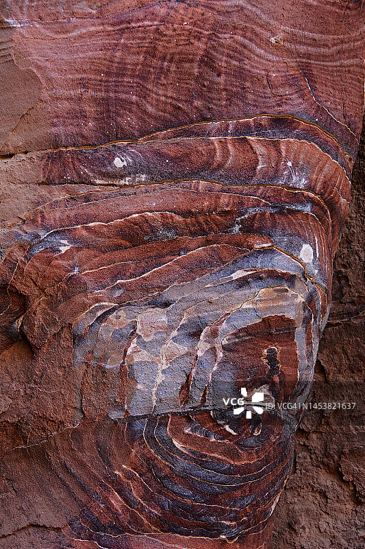 约旦佩特拉的彩色岩石图片素材