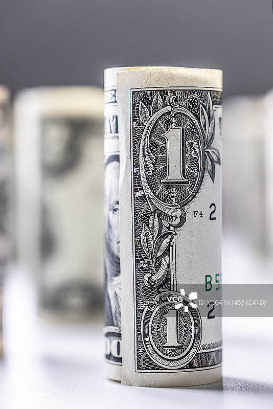 成卷的美国美元纸币，商业金融概念图片素材