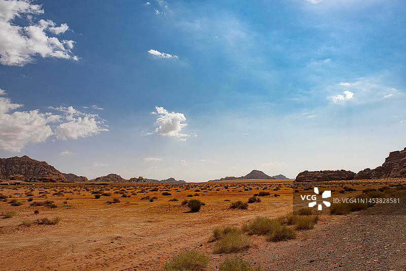 沙漠中的日出图片素材