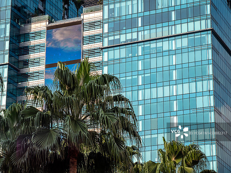 越南胡志明市城市景观-城市扩张城市生活景观-ESG、房地产、城市生活、气候变化、全球商业和东南亚的公寓酒店地产概念图片素材