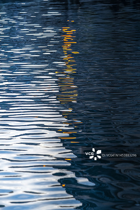 安大略湖面上的光影图片素材