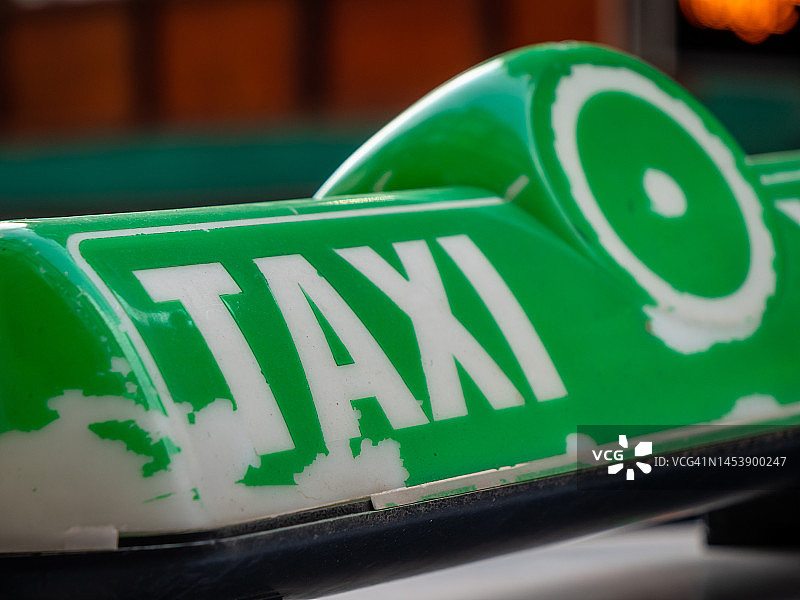 出租车顶灯标志的微距特写图片素材