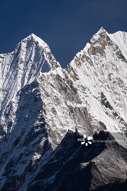 尼泊尔Thamserku山图片素材