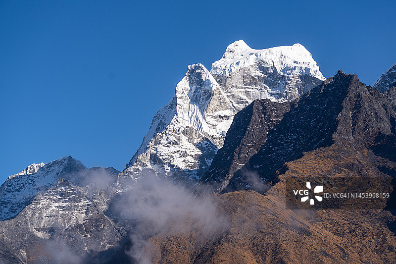 尼泊尔喜马拉雅山的康泰加峰图片素材