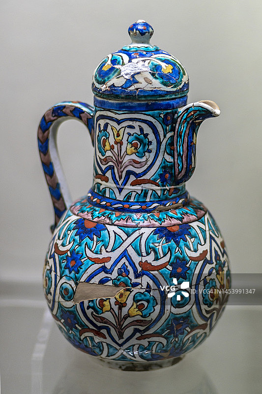 水罐，屈塔希亚陶器，土耳其伊斯坦布尔图片素材