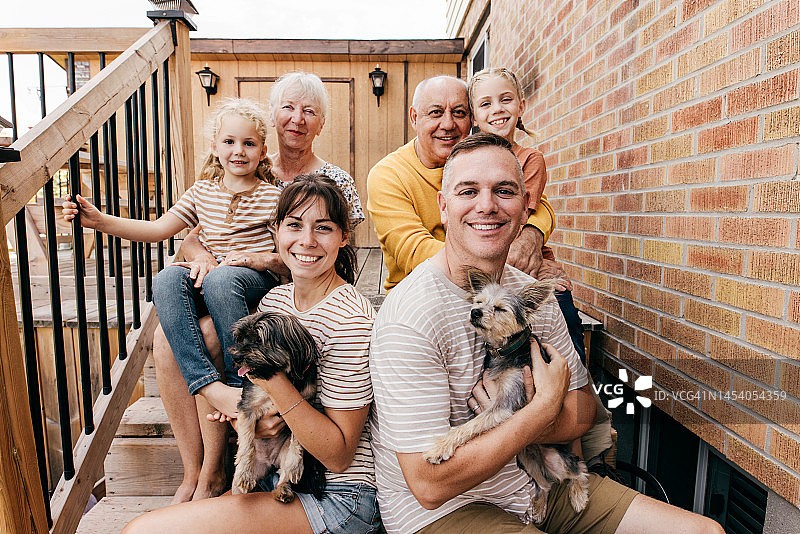 快乐的日常生活瞬间图片素材