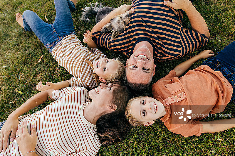 快乐的日常生活瞬间图片素材