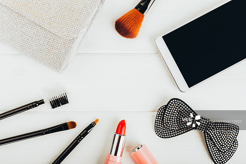 女士包、口红、发夹、手机图片素材