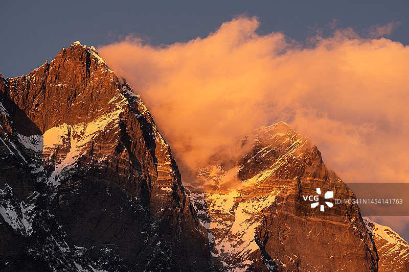 尼泊尔洛子峰日落图片素材