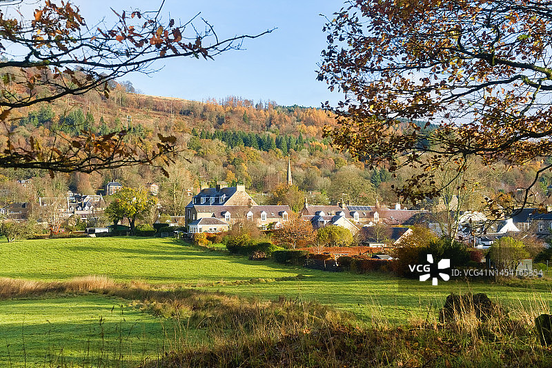 苏格兰特罗萨克斯明媚的秋日阳光和色彩图片素材