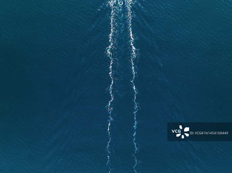 海上航行的船只航拍图片素材