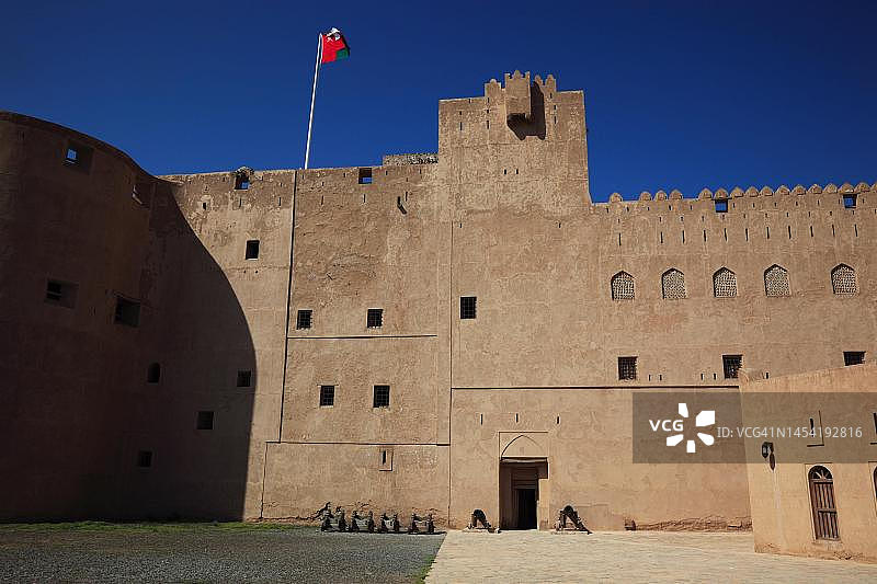 贾布林城堡，阿曼沙漠中的中世纪住宅城堡，也被称为堡垒图片素材