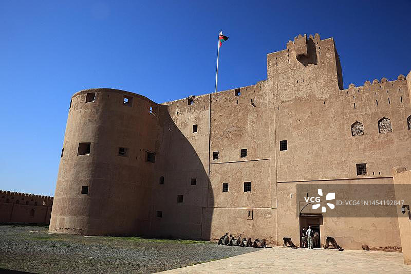 贾布林城堡，阿曼沙漠中的中世纪住宅城堡，也被称为堡垒图片素材