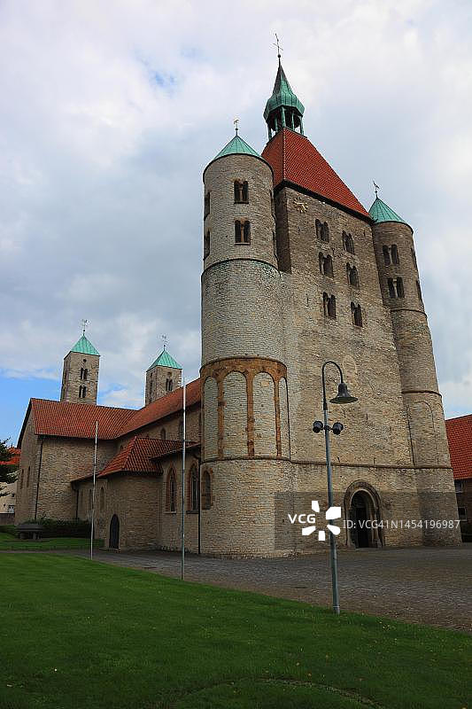 德国北莱茵-威斯特法伦州瓦伦多夫区弗雷肯霍斯特的圣博尼法蒂乌斯前自由世界女子修道院,带有一所大学教堂图片素材