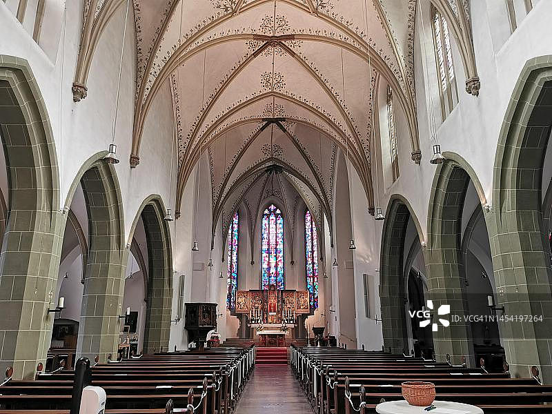 德国北莱茵-威斯特法伦州瓦伦多夫区弗雷肯霍斯特的圣博尼法蒂乌斯前自由世界女子修道院，带有一所大学教堂图片素材