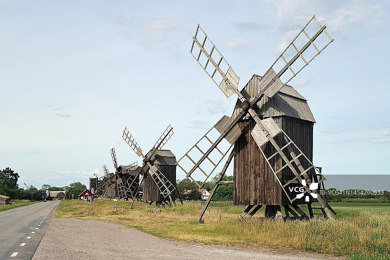 波罗的海厄兰岛莱尔卡卡草地风车，瑞典卡尔马图片素材