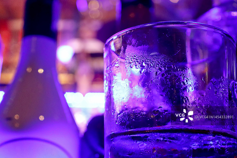 酒吧冰镇威士忌饮品图片素材