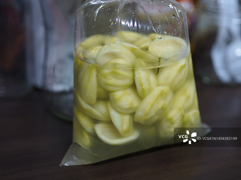 塑料袋装腌芒果图片素材