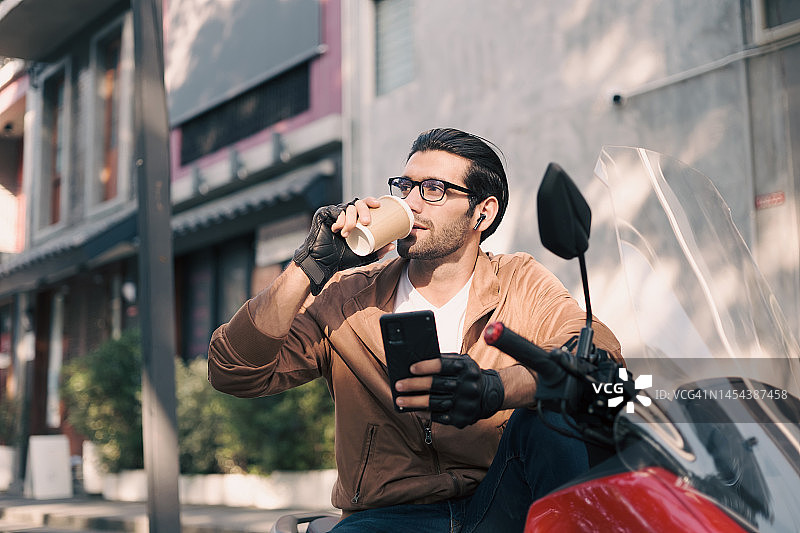 在路上的商人图片素材