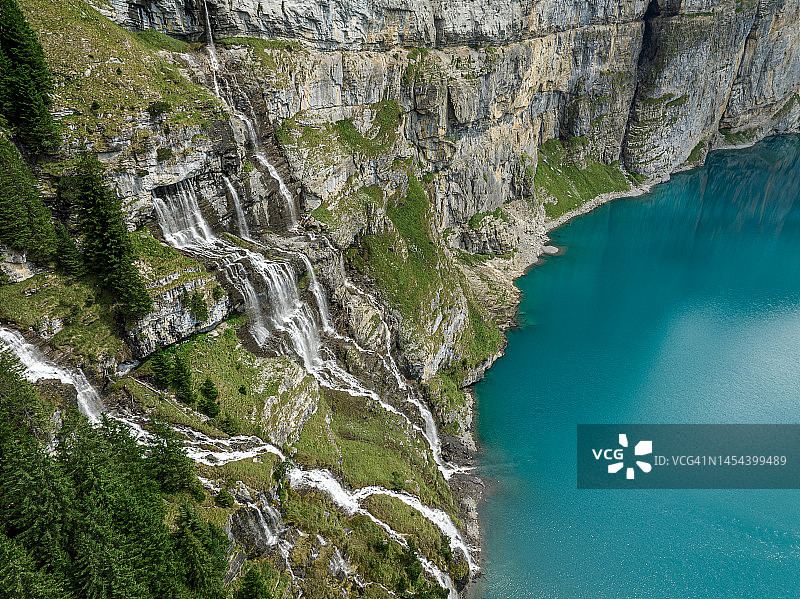 瑞士厄希嫩湖瀑布鸟瞰图图片素材