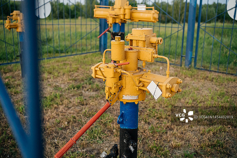 户外黄色天然气管道图片素材