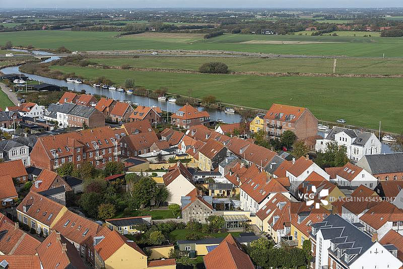 从教堂俯瞰丹麦最古老的城镇里伯，位于日德兰半岛图片素材