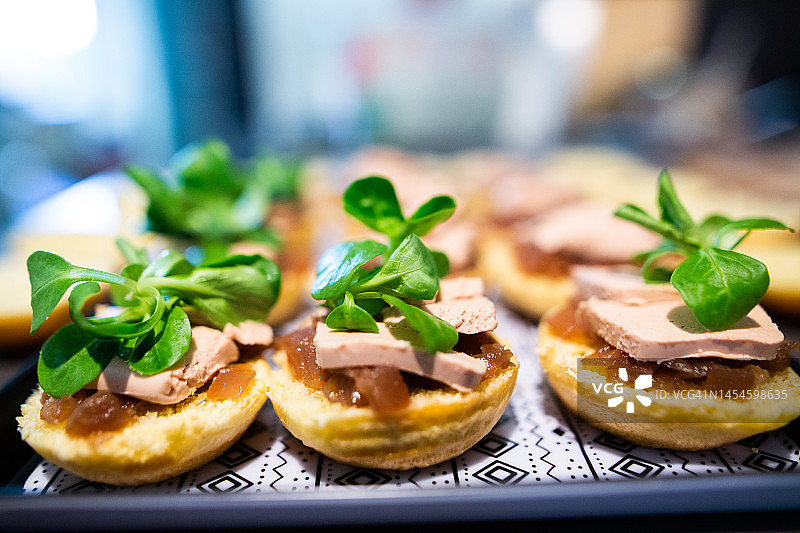 法国美食-鹅肝汉堡制作图片素材