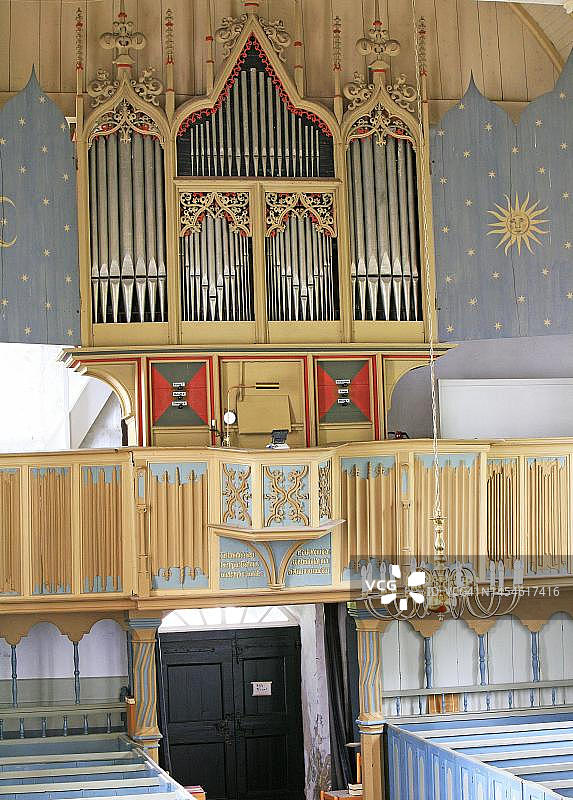 德国东弗里西亚吕苏姆归正教会的管风琴，世界上最古老的可演奏管风琴之一图片素材