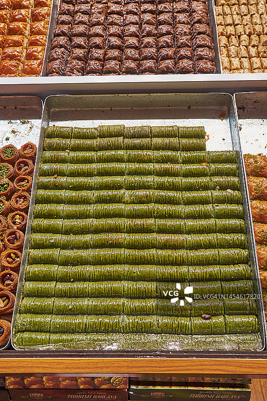 土耳其甜点果仁蜜饼图片素材