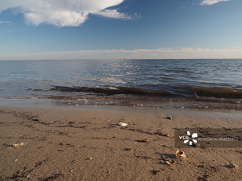 鹅卵石海滩的宁静图片素材