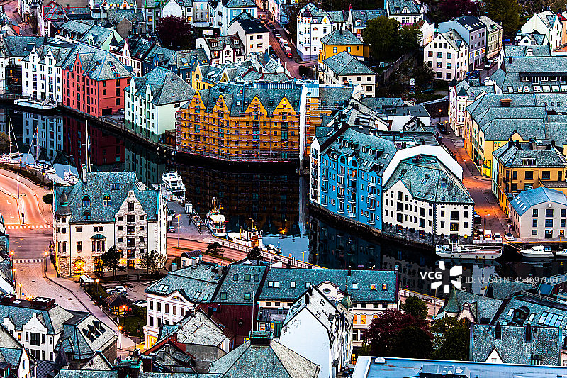 挪威奥勒松市的傍晚照片图片素材